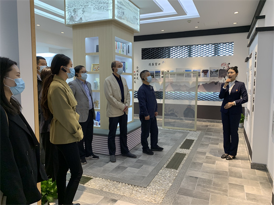 cb319d90e217ca12ad0c2fbcdbdcb92c.jpg 參觀杭紹臺高速崇仁服務區(qū)“清廉驛站”.jpg